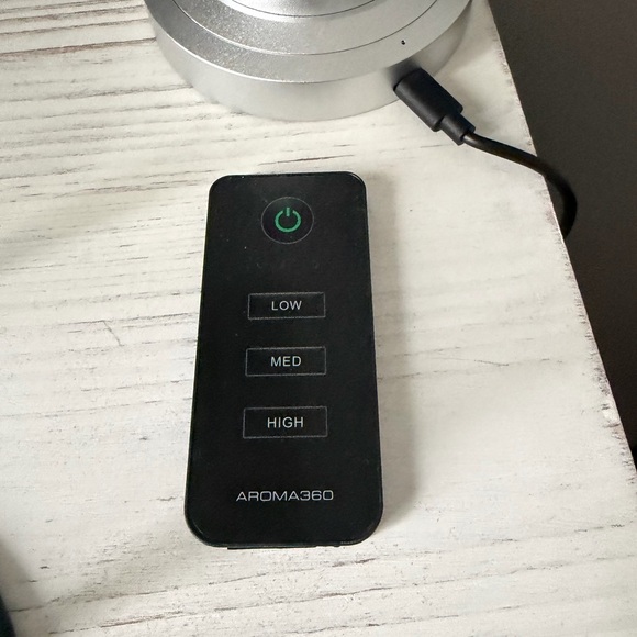 Silver AROMA360 diffuser - Picture 3 of 3